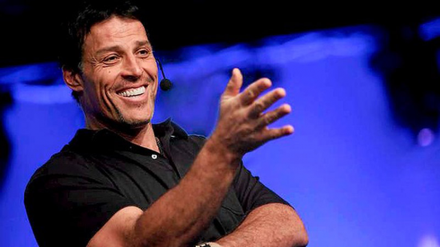 Tỷ phú Tony Robbins khẳng định: Chỉ có tiền mà thiếu đi điều quan trọng này thì không đủ để bạn cảm thấy hạnh phúc và giàu có thực sự - Ảnh 1. Tỷ phú Tony Robbins khẳng định: Chỉ có tiền mà thiếu đi điều quan trọng này thì không đủ để bạn cảm thấy hạnh phúc và giàu có thực sự - Ảnh 1.
